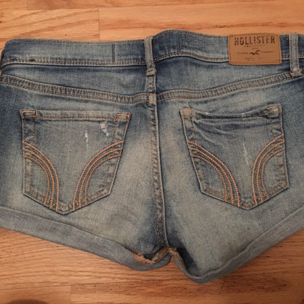 Shorts - Picture 2 of 3